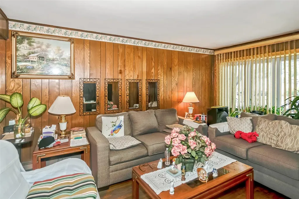 35 Anna Street Bay Shore NY 11706
