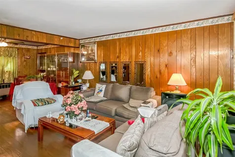35 Anna Street Bay Shore NY 11706
