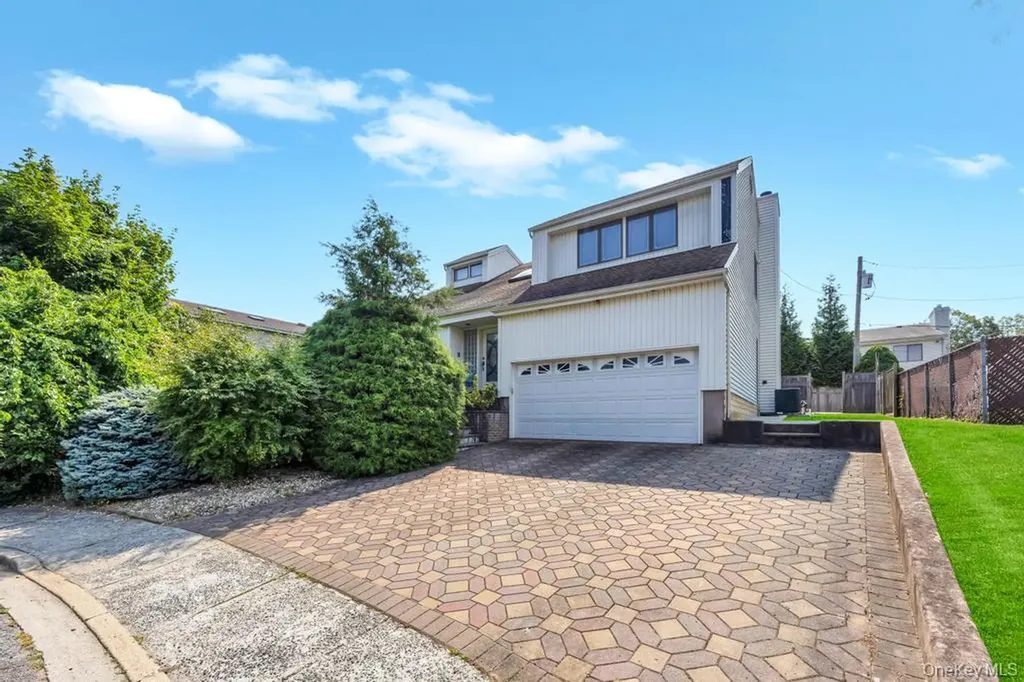 34 Gloria Place Plainview NY 11803