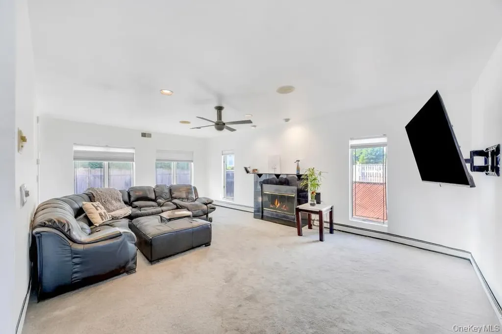 34 Gloria Place Plainview NY 11803