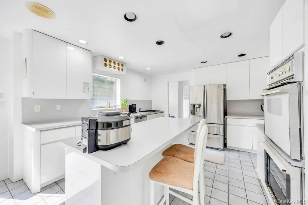 34 Gloria Place Plainview NY 11803