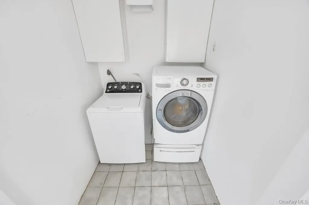 34 Gloria Place Plainview NY 11803