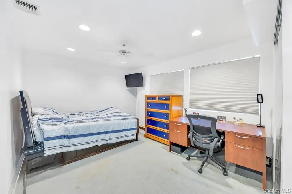 34 Gloria Place Plainview NY 11803