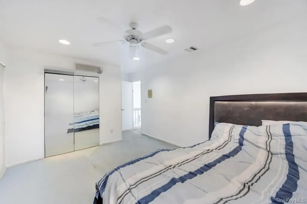 34 Gloria Place Plainview NY 11803