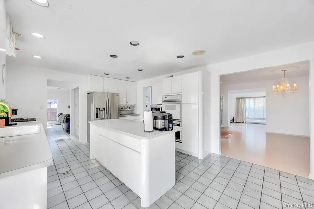34 Gloria Place Plainview NY 11803