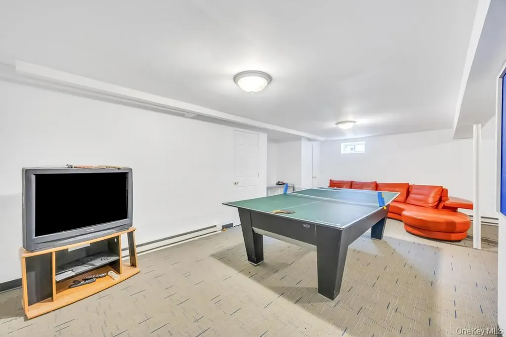 34 Gloria Place Plainview NY 11803