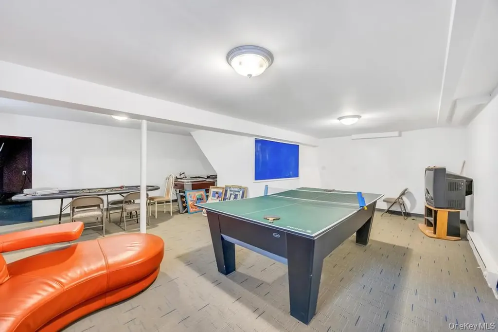 34 Gloria Place Plainview NY 11803