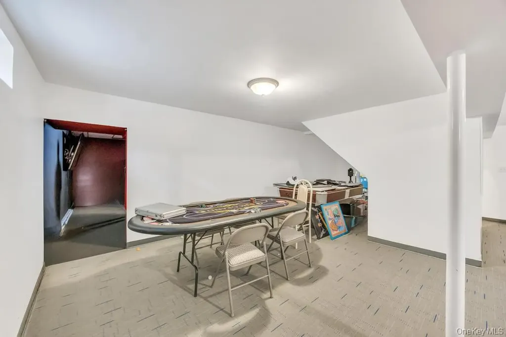 34 Gloria Place Plainview NY 11803