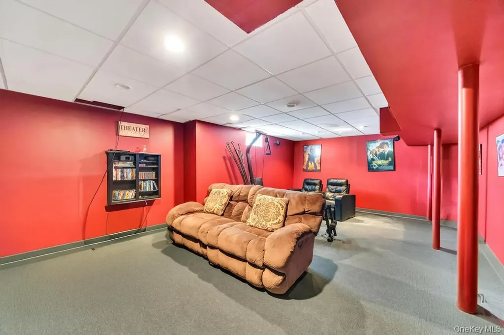 34 Gloria Place Plainview NY 11803