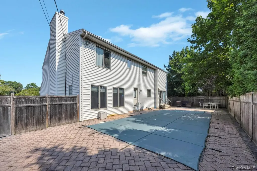 34 Gloria Place Plainview NY 11803