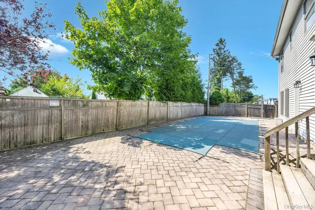 34 Gloria Place Plainview NY 11803