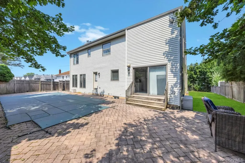 34 Gloria Place Plainview NY 11803