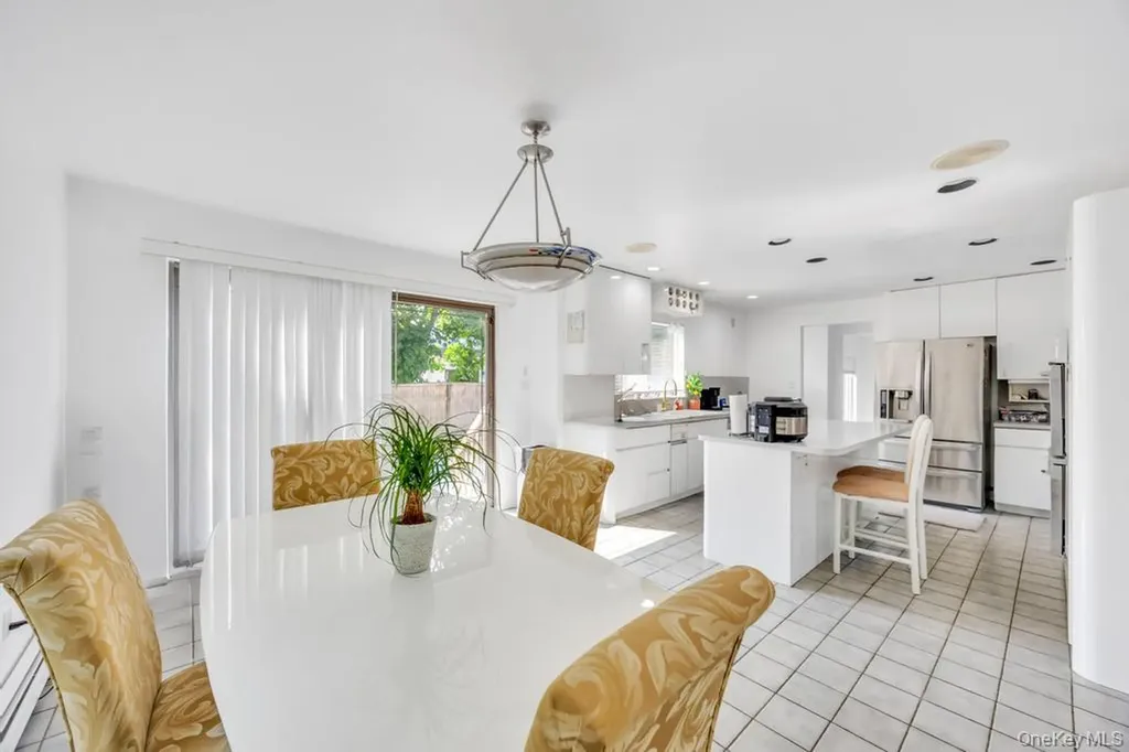 34 Gloria Place Plainview NY 11803