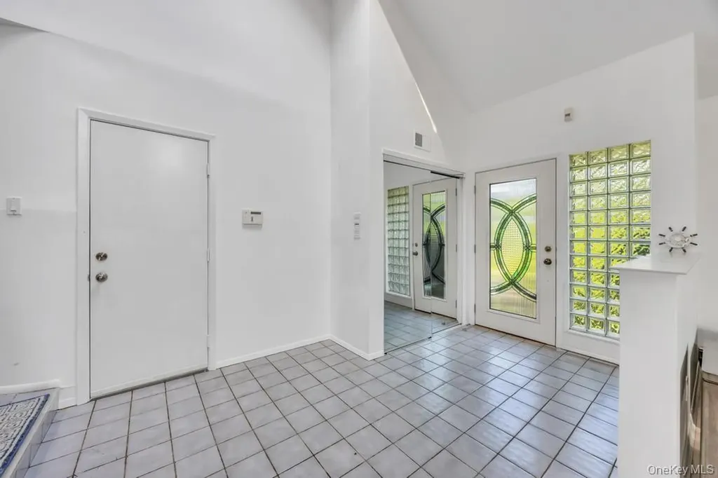 34 Gloria Place Plainview NY 11803