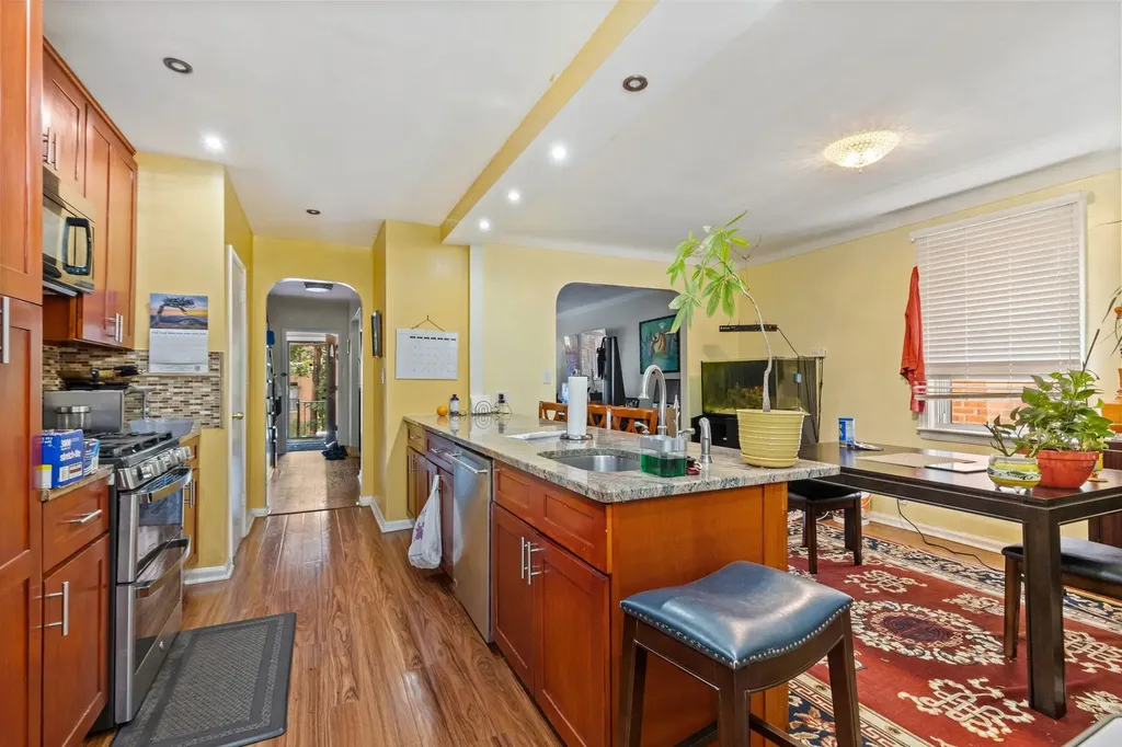 2129 Muliner Avenue Bronx NY 10462