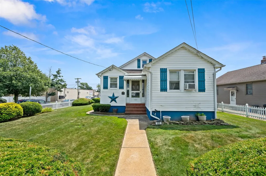 111 1st Place Bellmore NY 11710