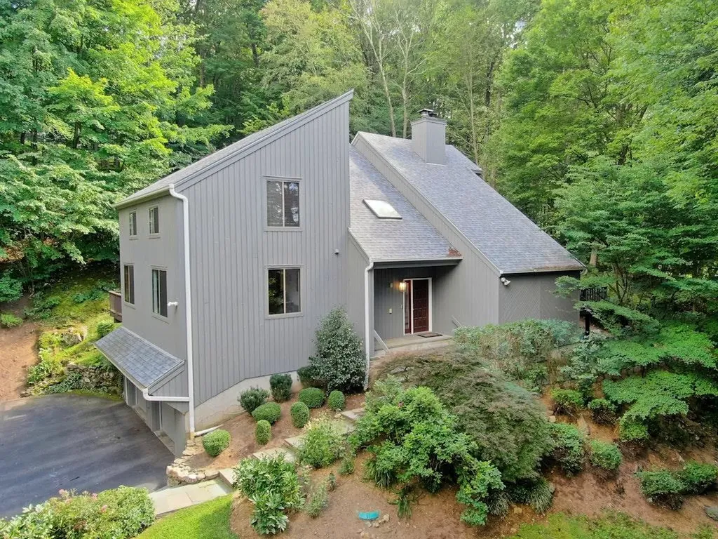 569 Millwood Road Chappaqua NY 10514