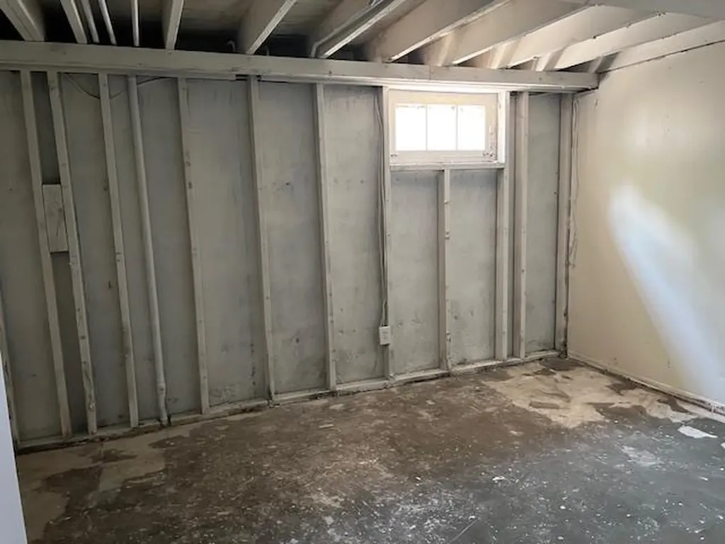 87 W Clinton Avenue Roosevelt NY 11575