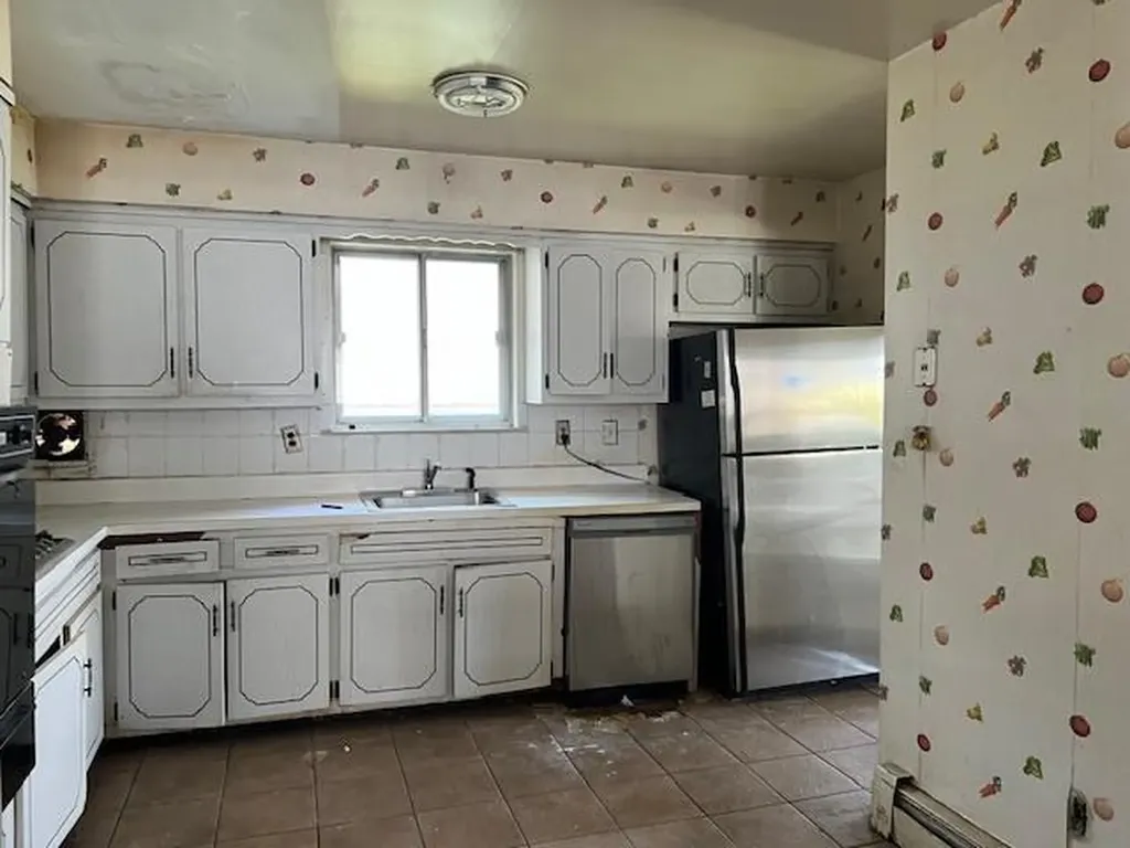 87 W Clinton Avenue Roosevelt NY 11575