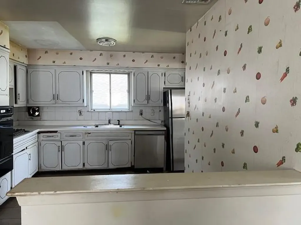 87 W Clinton Avenue Roosevelt NY 11575