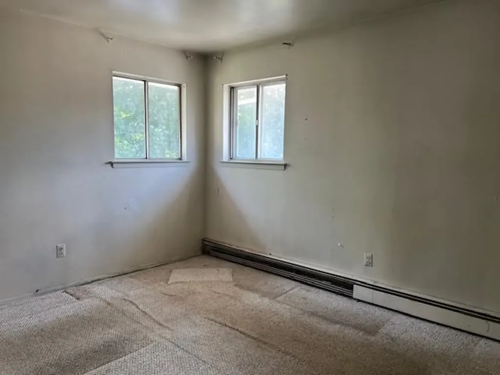 87 W Clinton Avenue Roosevelt NY 11575