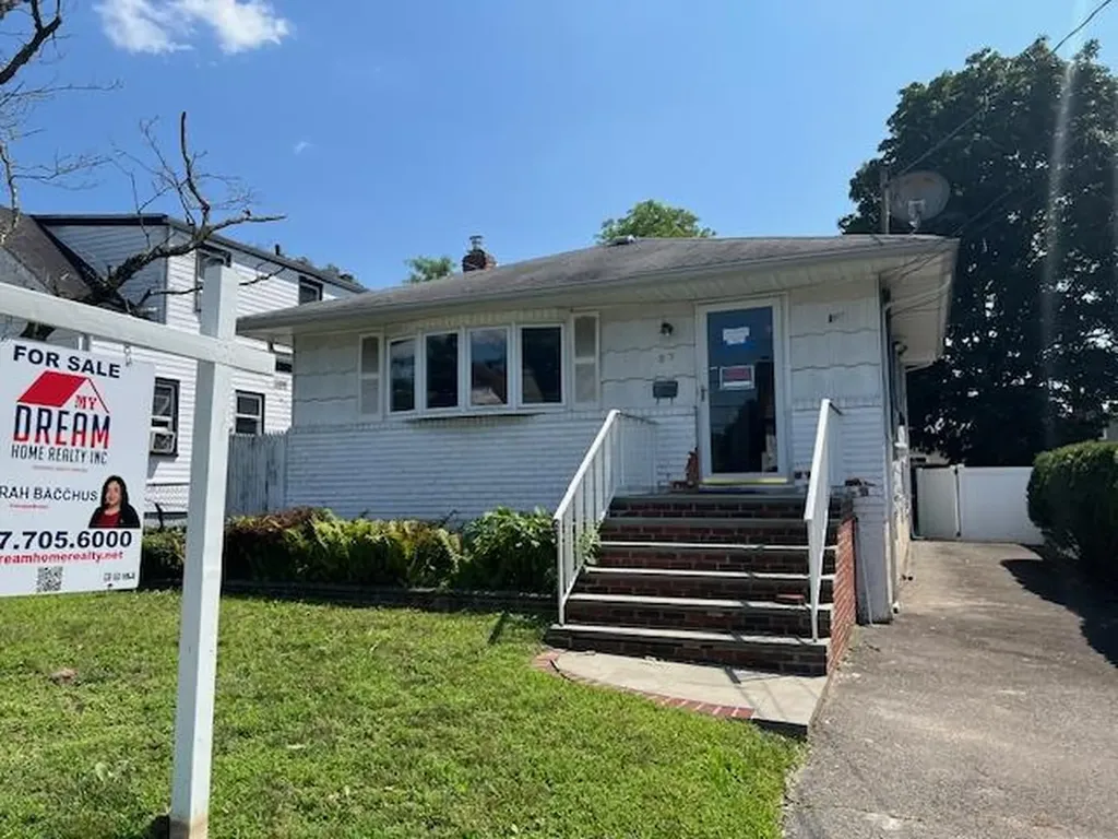 87 W Clinton Avenue Roosevelt NY 11575