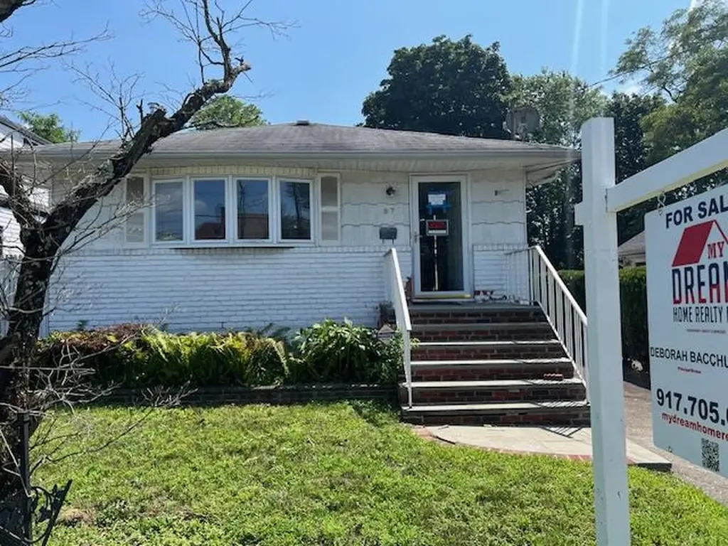 87 W Clinton Avenue Roosevelt NY 11575