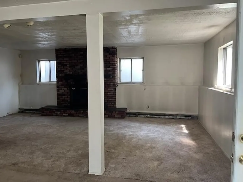 87 W Clinton Avenue Roosevelt NY 11575