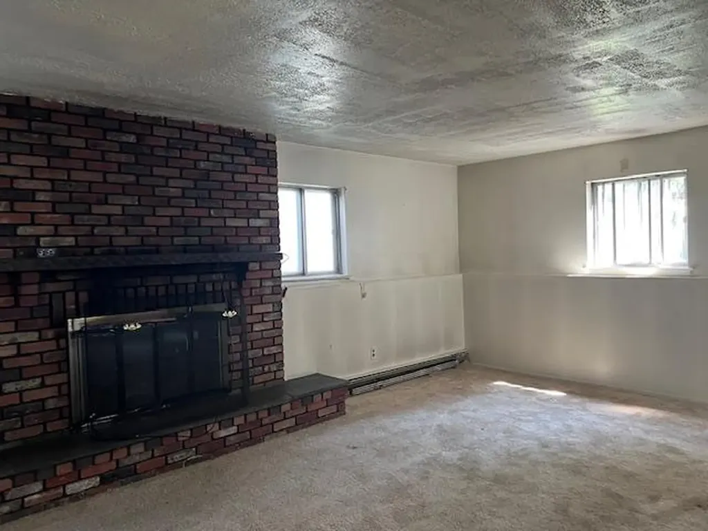 87 W Clinton Avenue Roosevelt NY 11575