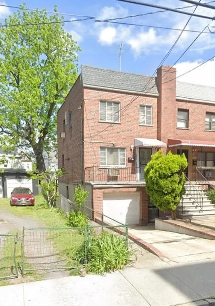 4749 Richardson Avenue Bronx NY 10470