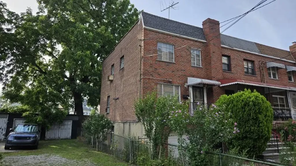 4749 Richardson Avenue Bronx NY 10470