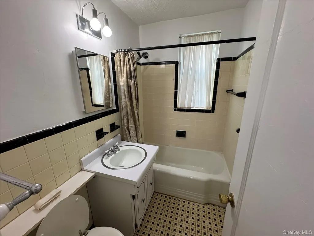 14021 Burden Crescent Briarwood NY 11435