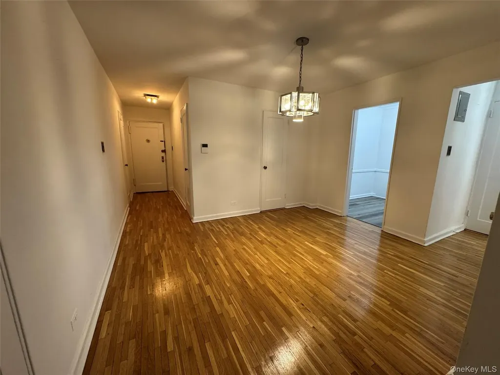 14021 Burden Crescent Briarwood NY 11435