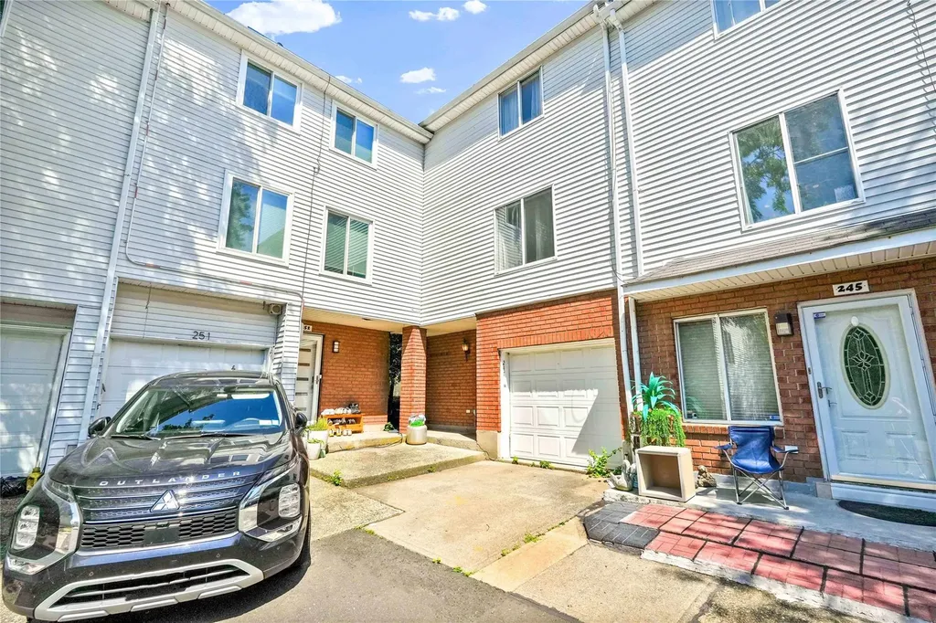 247 Ilyssa Way Staten Island NY 10312