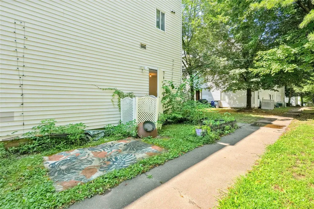 247 Ilyssa Way Staten Island NY 10312