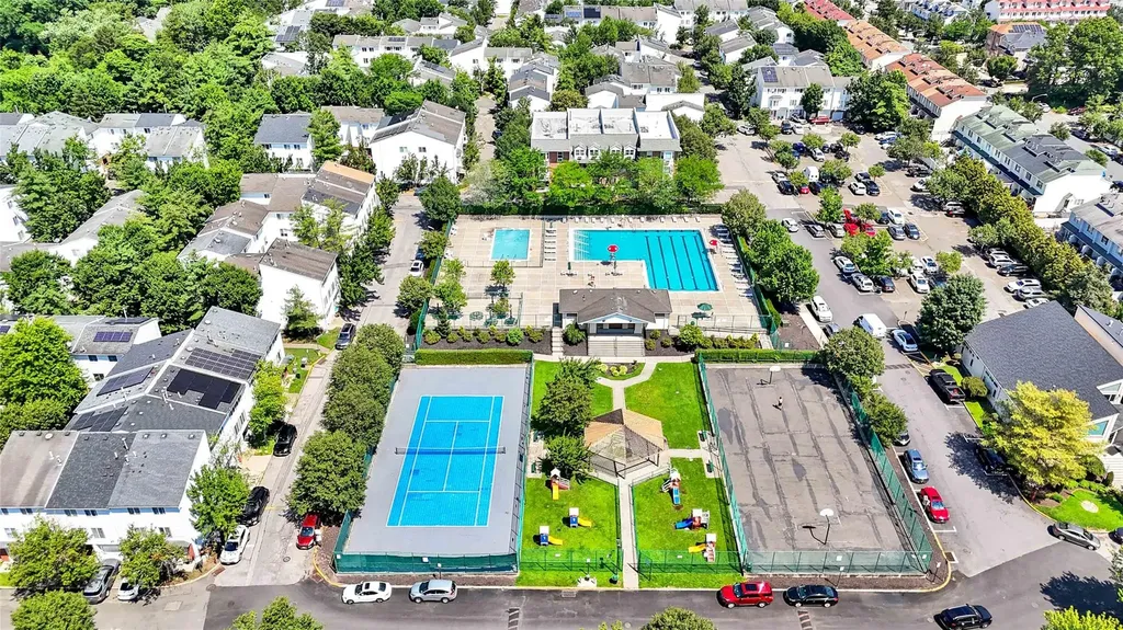 247 Ilyssa Way Staten Island NY 10312