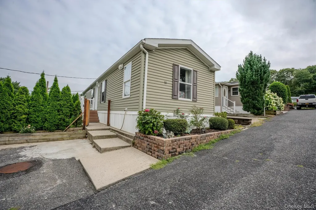 1795 Osborn Avenue Riverhead NY 11901
