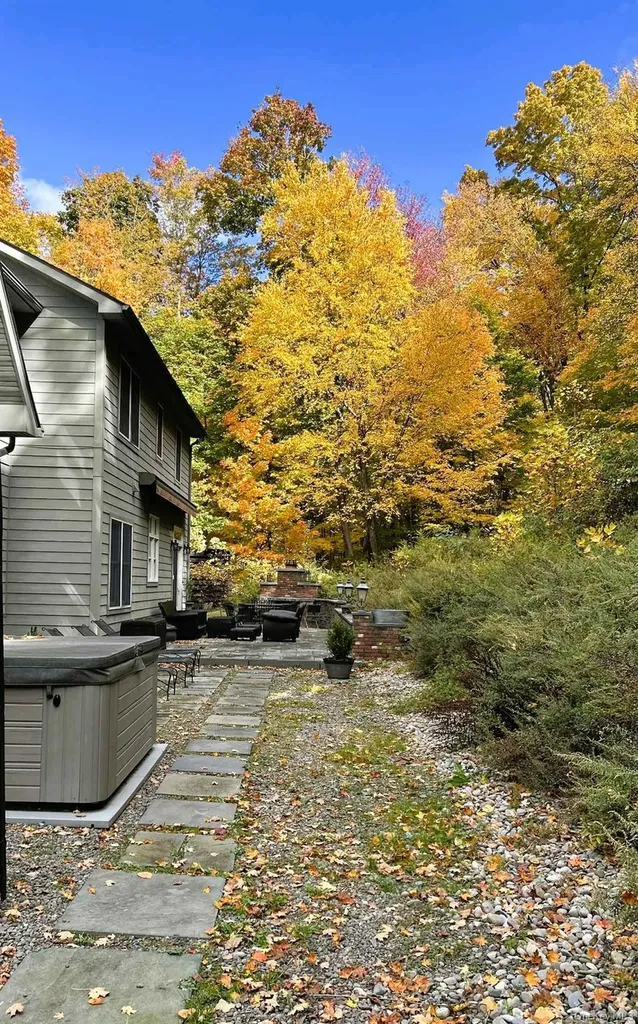 75 Mountain Lane Beacon NY 12508