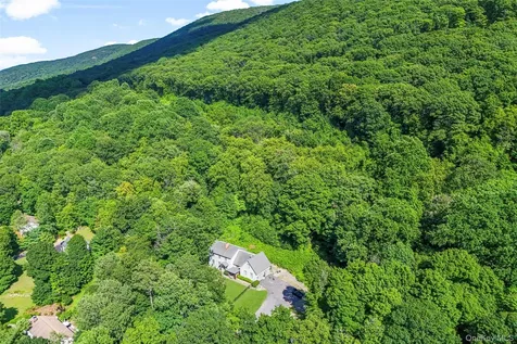 75 Mountain Lane Beacon NY 12508