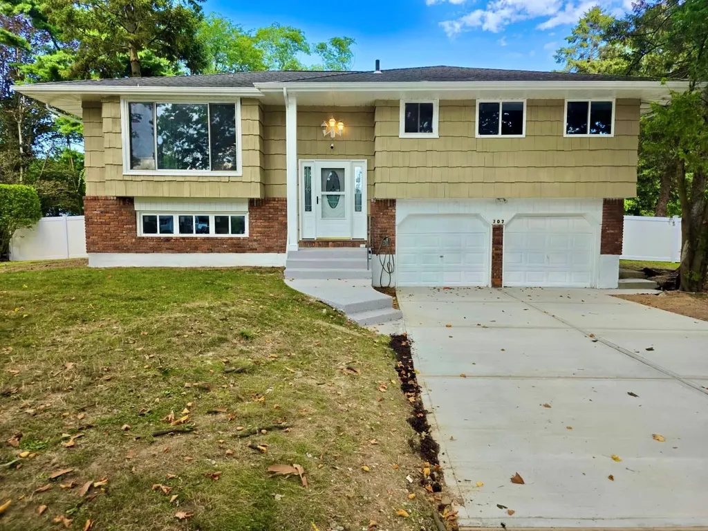 707 Larkfield Road Commack NY 11725