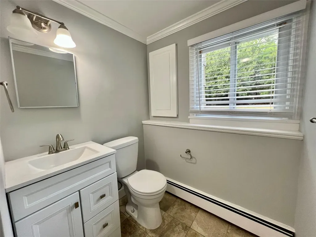 707 Larkfield Road Commack NY 11725