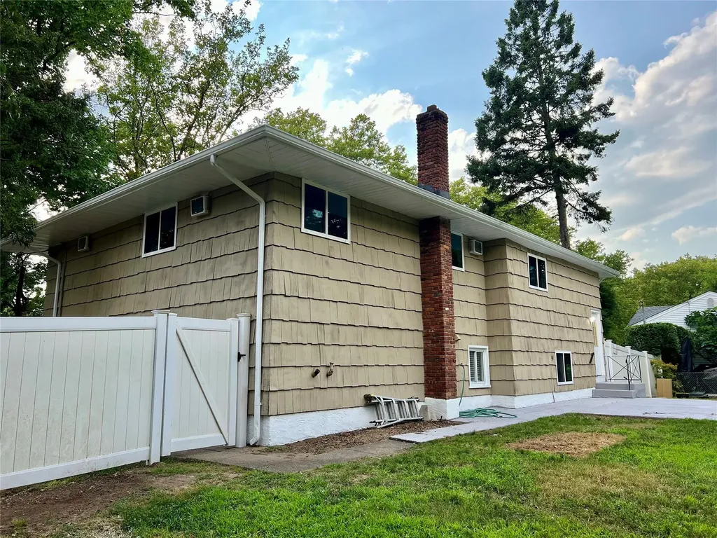707 Larkfield Road Commack NY 11725