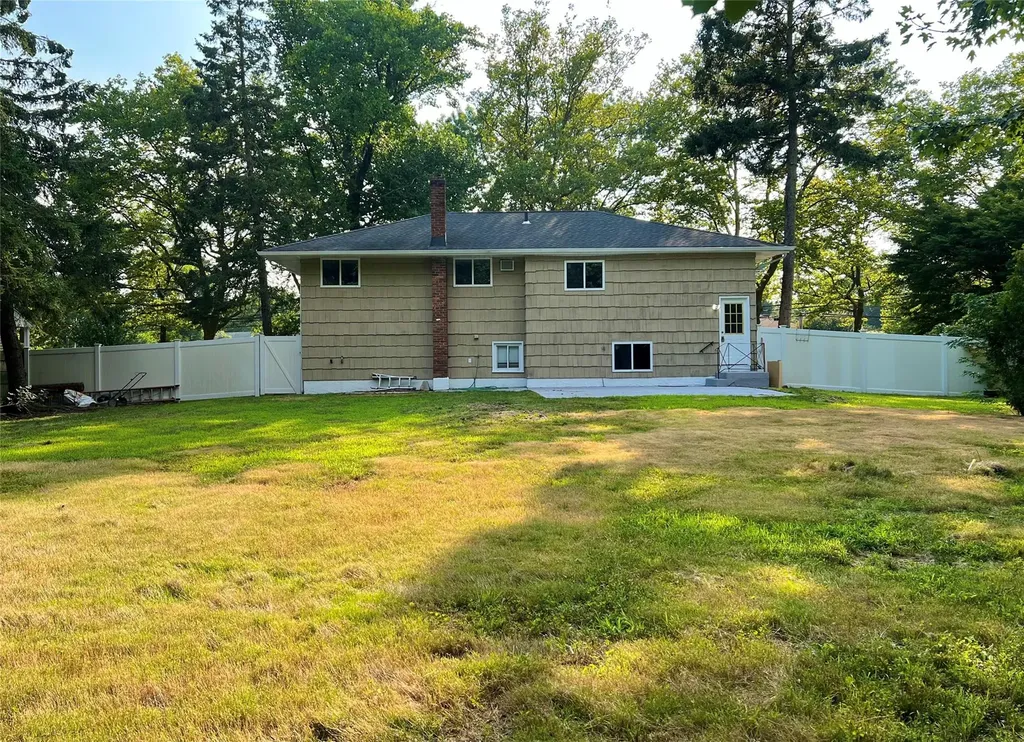 707 Larkfield Road Commack NY 11725