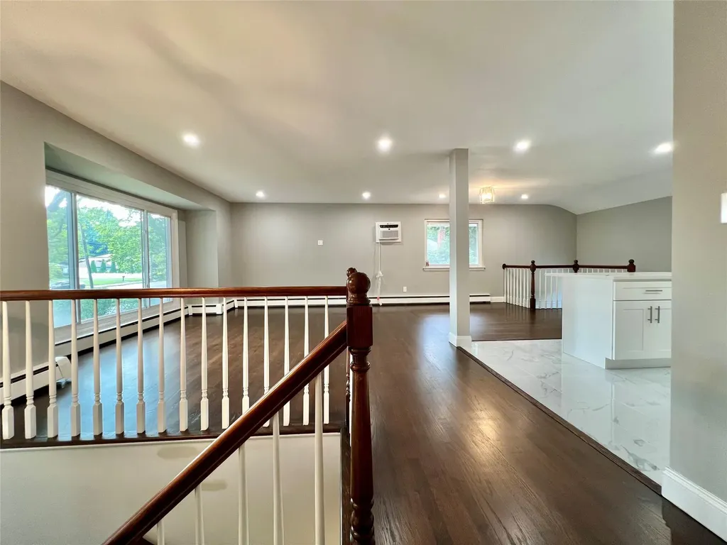 707 Larkfield Road Commack NY 11725