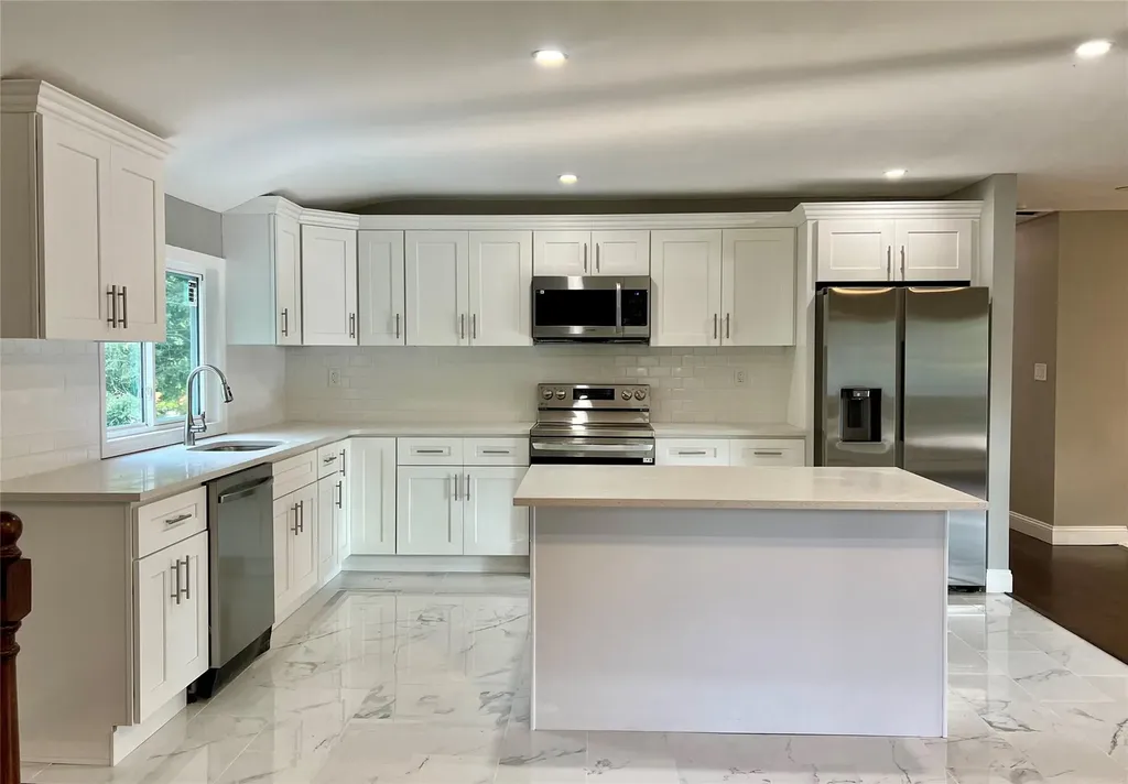 707 Larkfield Road Commack NY 11725