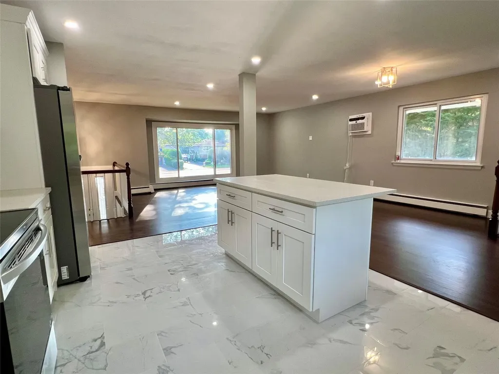 707 Larkfield Road Commack NY 11725