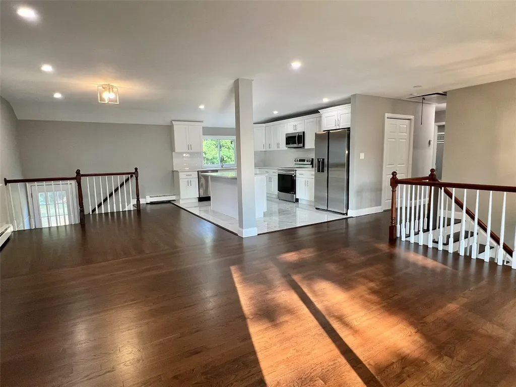 707 Larkfield Road Commack NY 11725