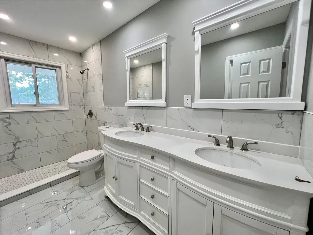 707 Larkfield Road Commack NY 11725