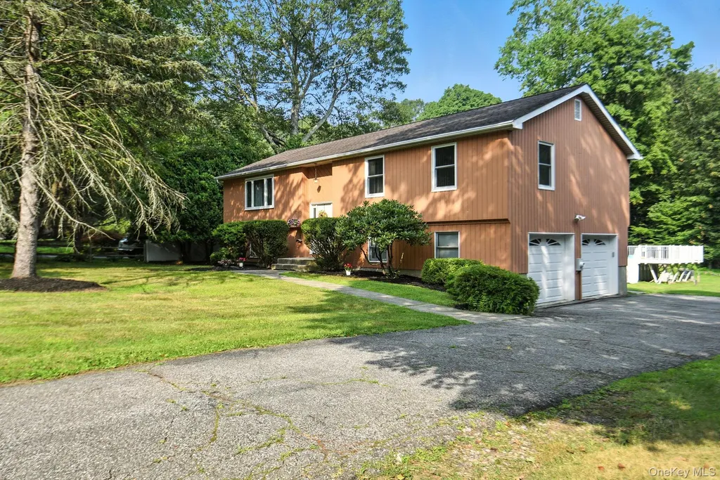 64 Dahlia Drive Mahopac NY 10541