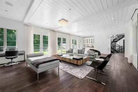 68 Fresh Pond Road Amagansett NY 11930